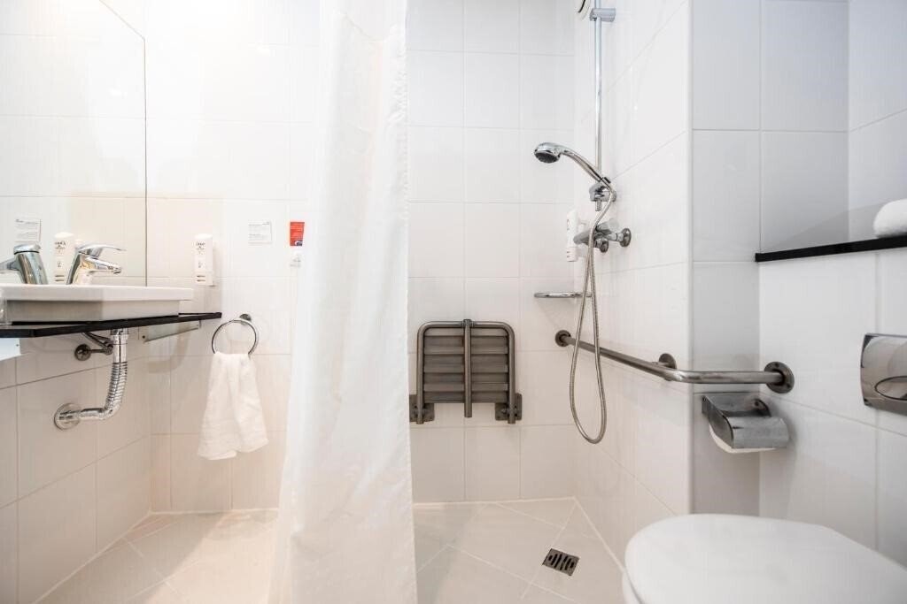 Фотографія Holiday Inn Express Sant Cugat 3*