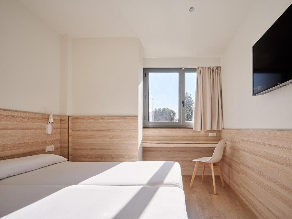 Готель Hostal Lami 2*
