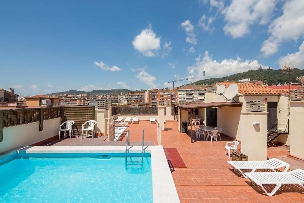 Готель Aparthotel Bertran 3*