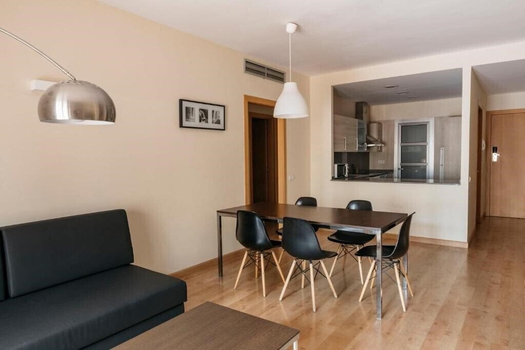 Фотография Barcelona Apartment Villarroel 4*