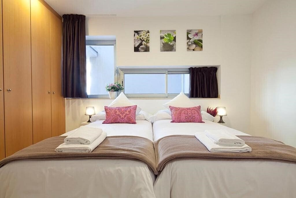 Фотографія Charmsuites Nou Rambla апартаменты