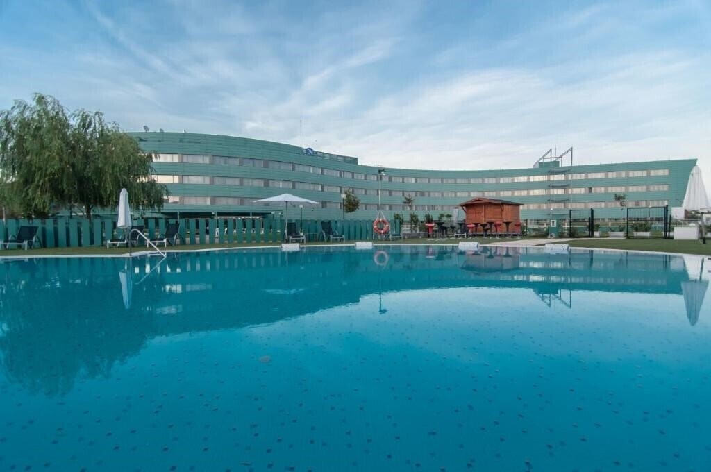 Отель Bah Barcelona Airport 4*