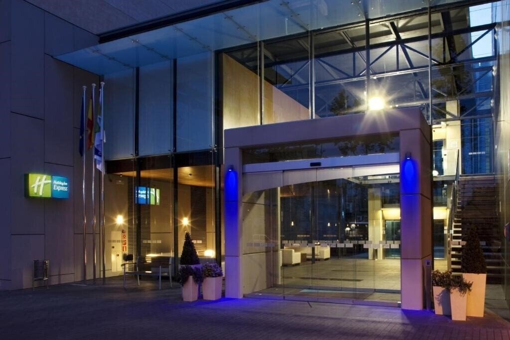 Готель Holiday Inn Express Barcelona City 22 3*