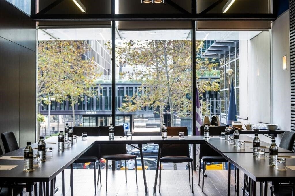 Фотографія Holiday Inn Express Barcelona City 22 3*