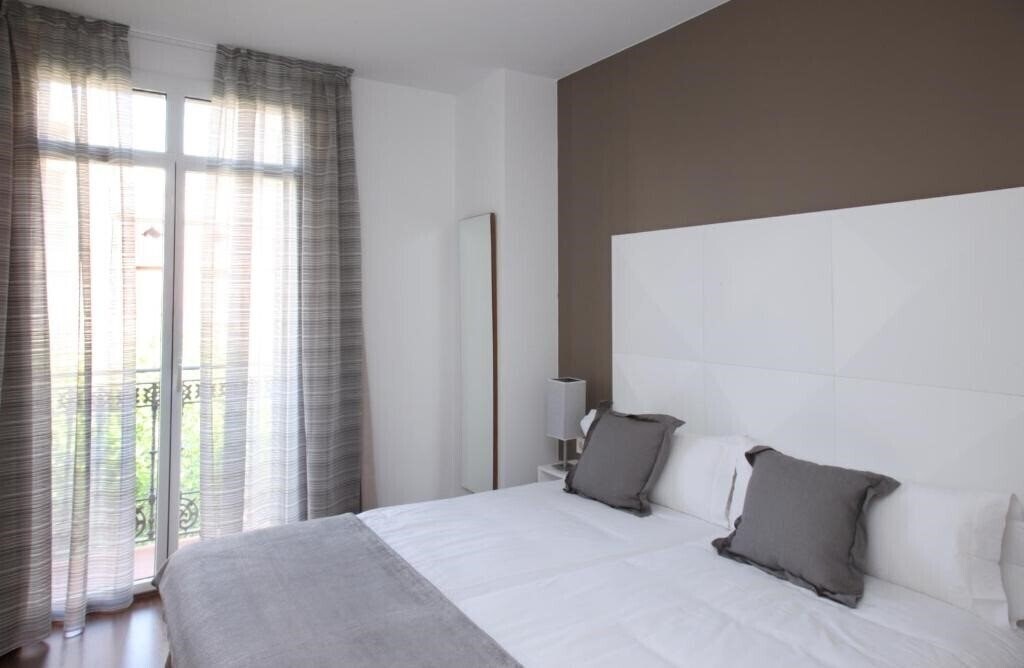 Готель Mh Apartments Suites апартаменты