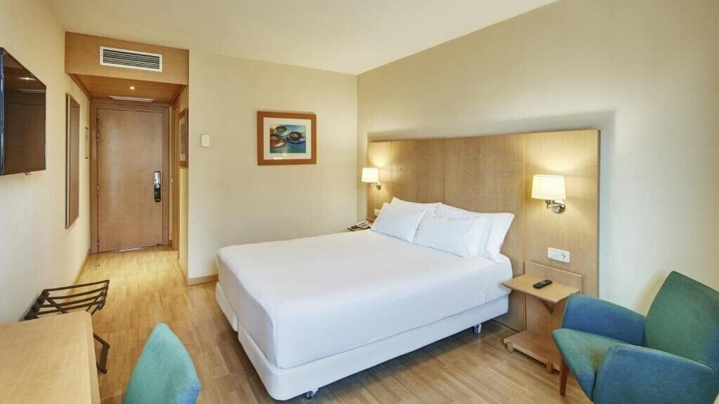 Фото NH Porta Barcelona 3*
