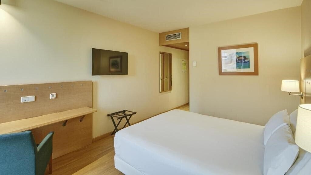 Картинка NH Porta Barcelona 3*