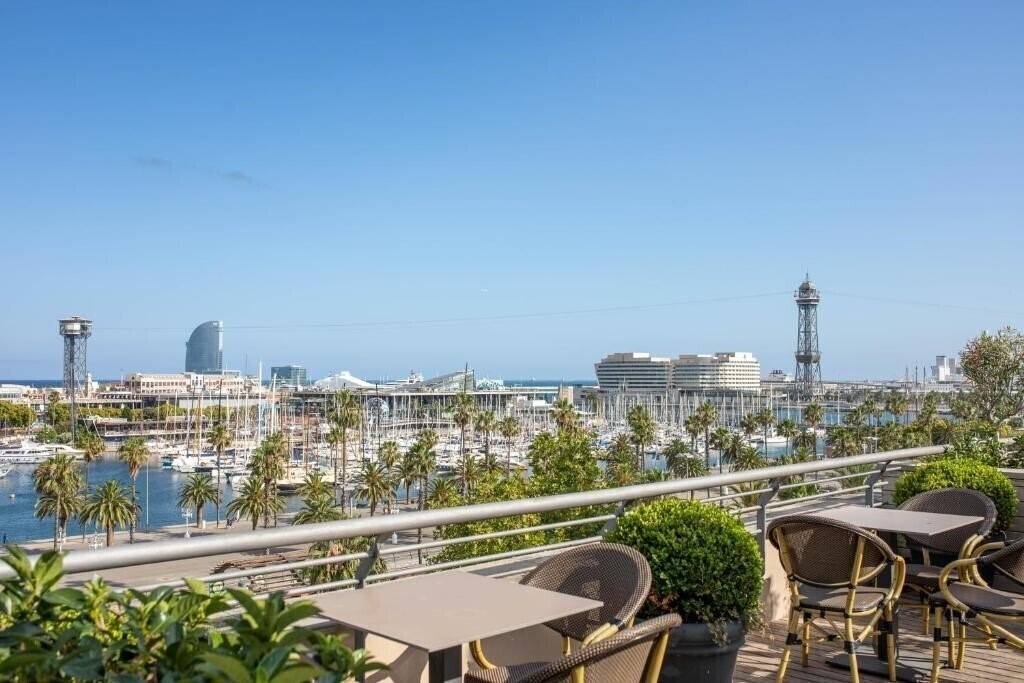 Отель Duquesa De Cardona 4*