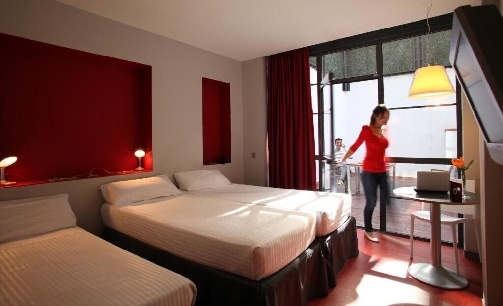 Фото Ciutat Vella 3*