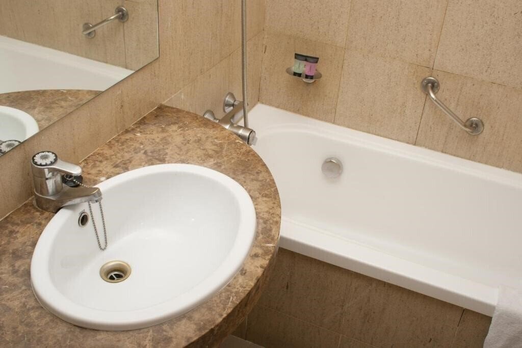 Фото Abbot Hotel 4*