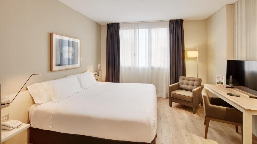 Фото Sercotel Amister Art 4*