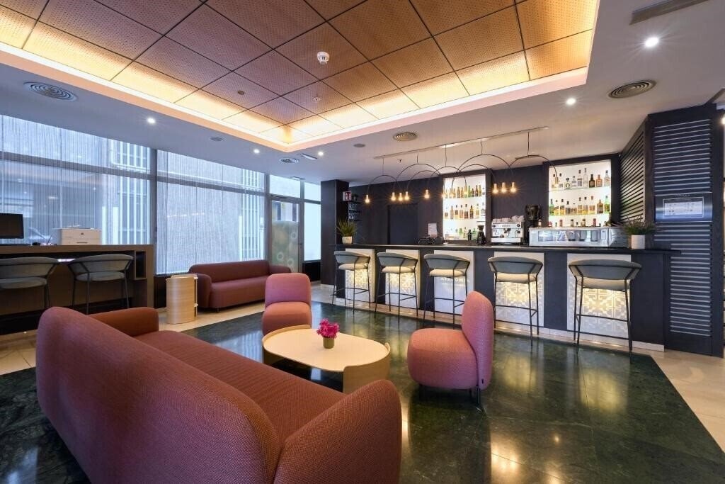 Готель Catalonia Rigoletto Hotel 4*