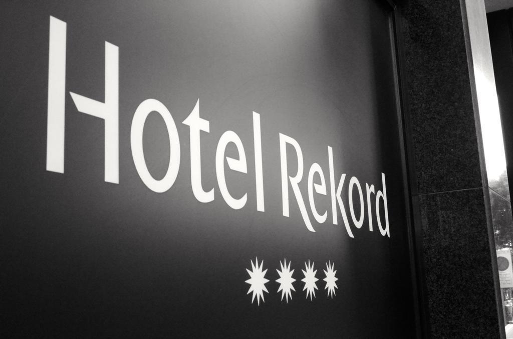 Отель Rekord 4*