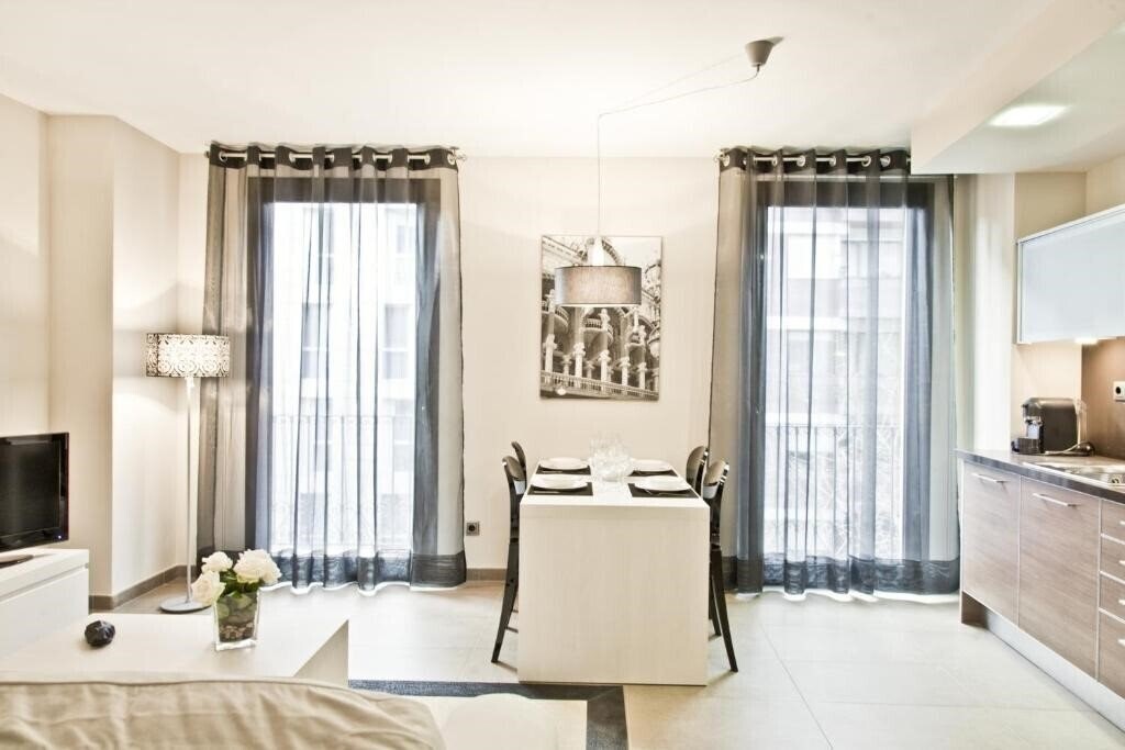 Отель Up Suites Bcn 4*