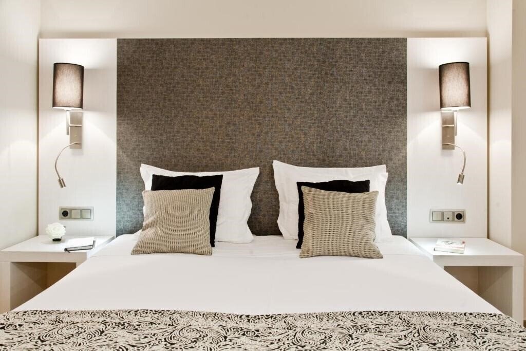 Фото Up Suites Bcn 4*