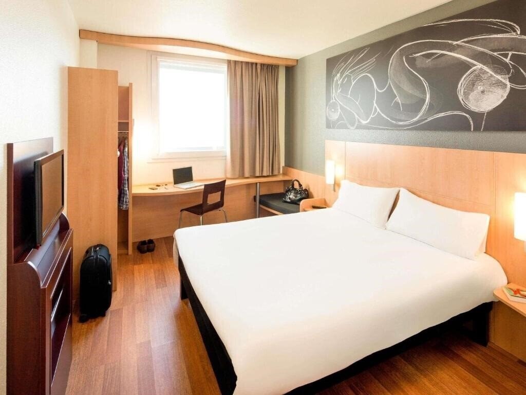 Отель Ibis Barcelona Meridiana 2*