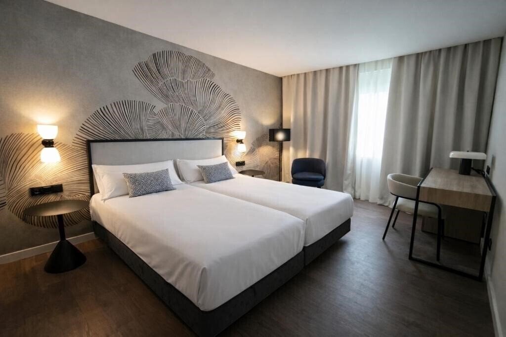 Фото URH Ciutat de Mataro 4*