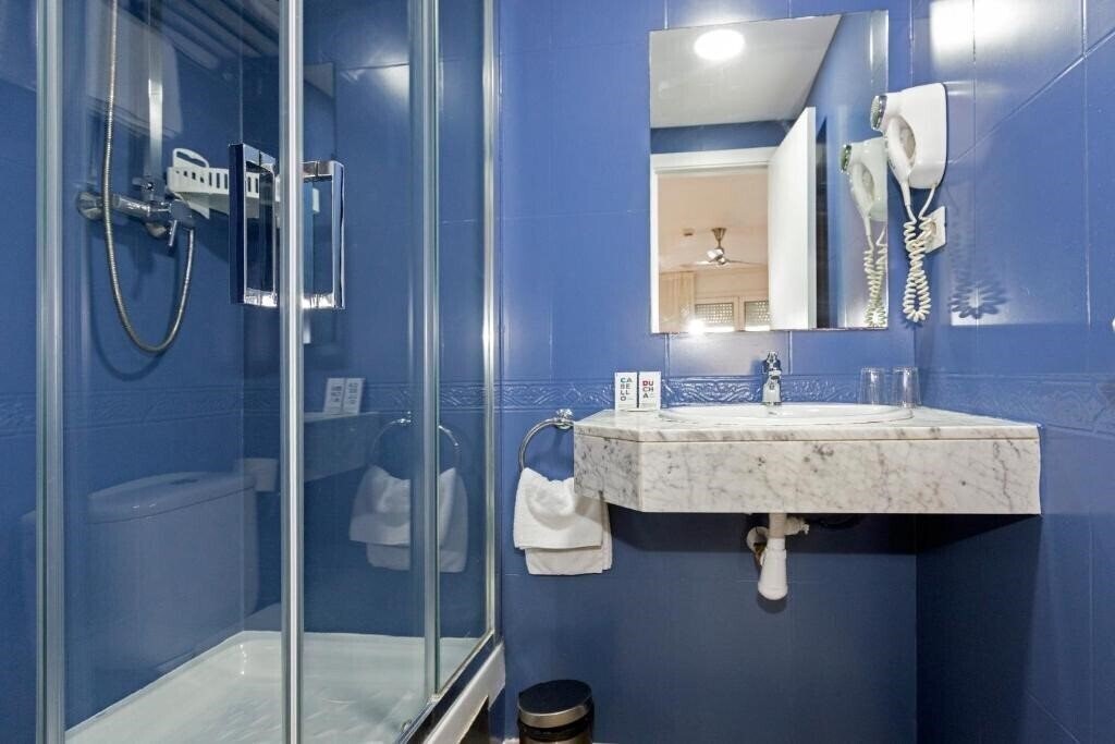 Фотографія Hostal Bcn Port 2*