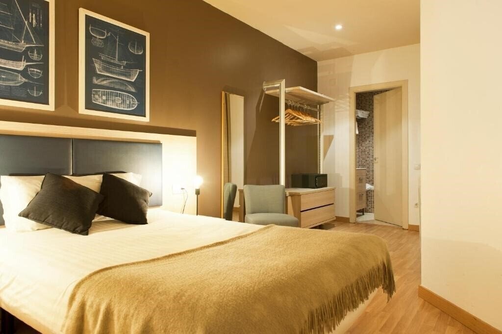 Фото MH Apartments Ramblas 4*