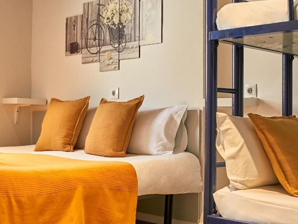 Фото Sun & Moon Hostel 1*