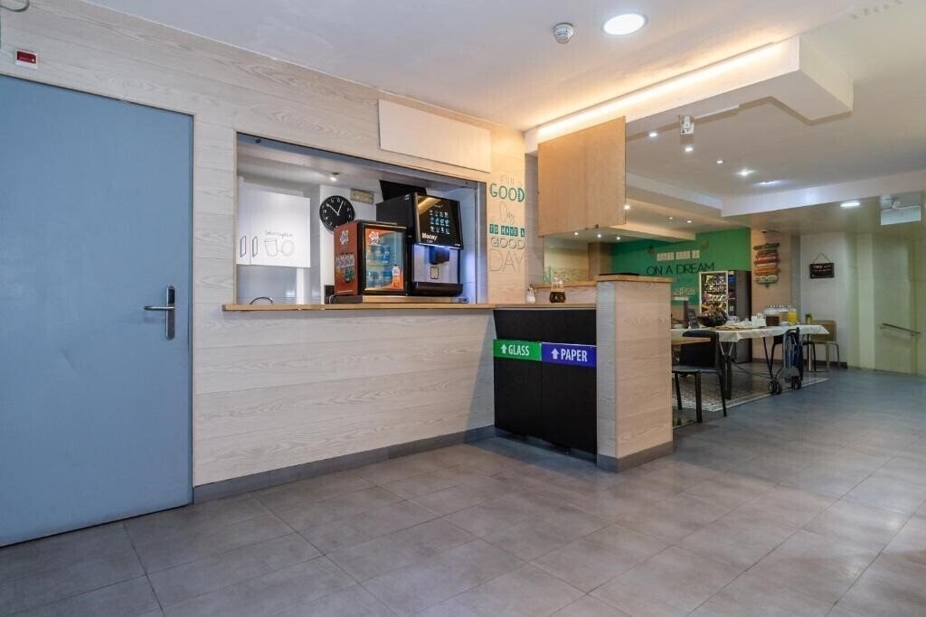 Фото Sun & Moon Hostel 1*