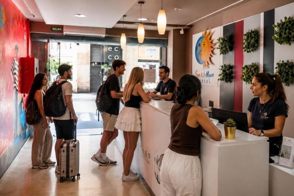 Изображение Sun & Moon Hostel 1*