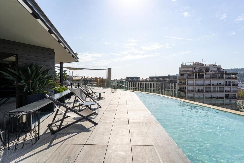 Готель B Hotel 3*