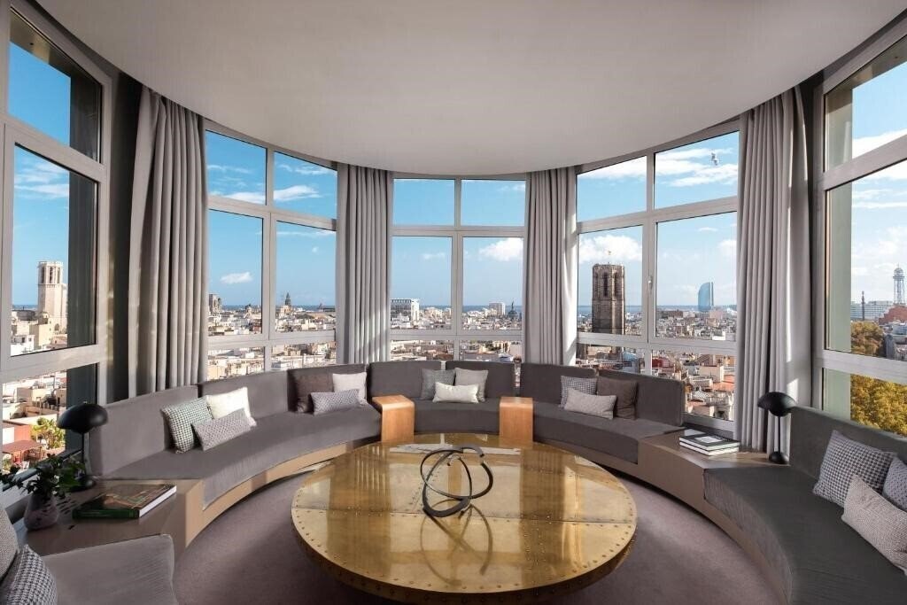 Отель Le Meridien Barcelona 5*