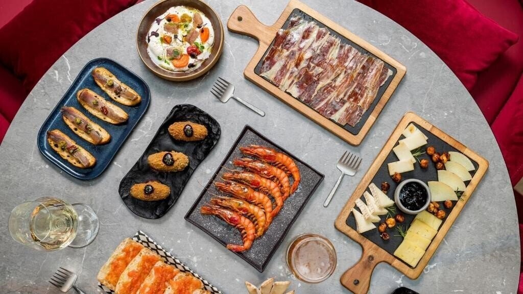 Картинка Hotel Indigo Barcelona Plaza Espana, an IHG Hotel (ex. Ayre Hotel Gran Via) 4*