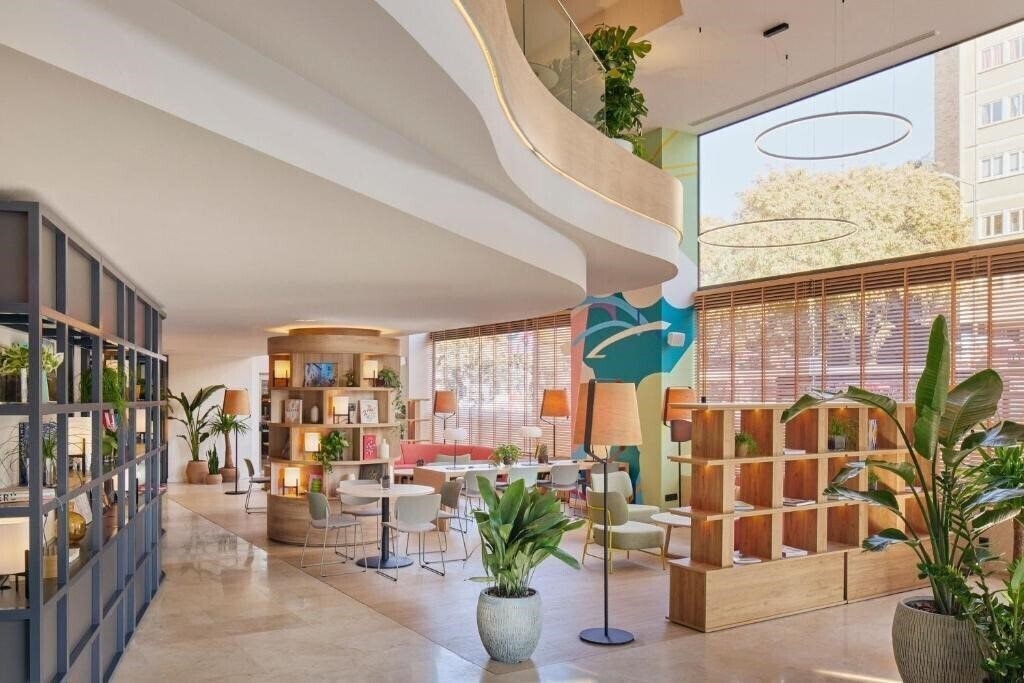 Отель Innside by Melia Barcelona Apolo 4*