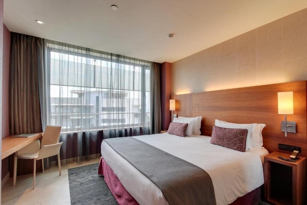 Отель Badalona Tower 4*