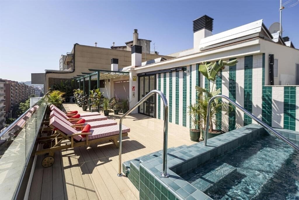 Отель Via Sants Hotel Barcelona, Tapestry Collection by Hilton 4*