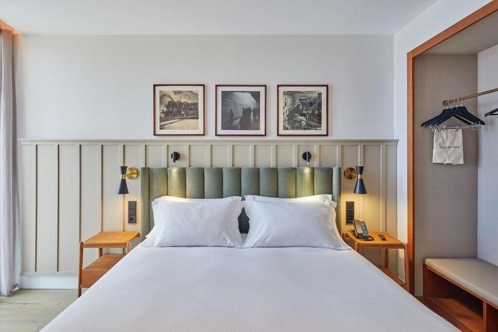Фото Via Sants Hotel Barcelona, Tapestry Collection by Hilton 4*