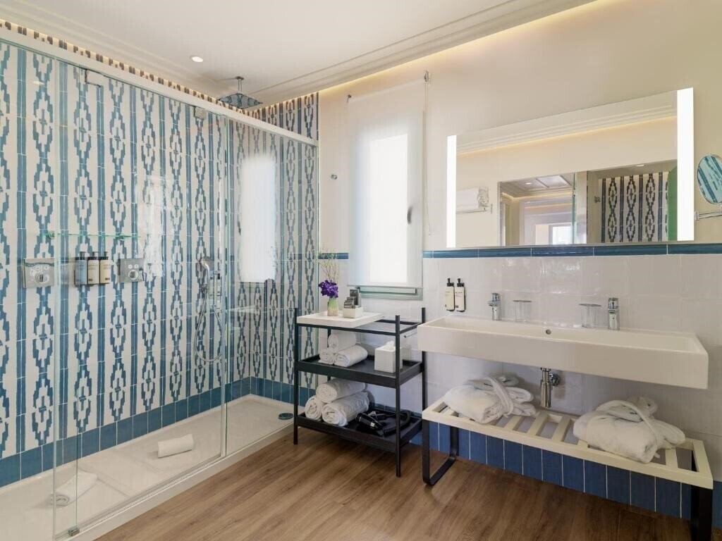 Фотография H10 Universitat 4*