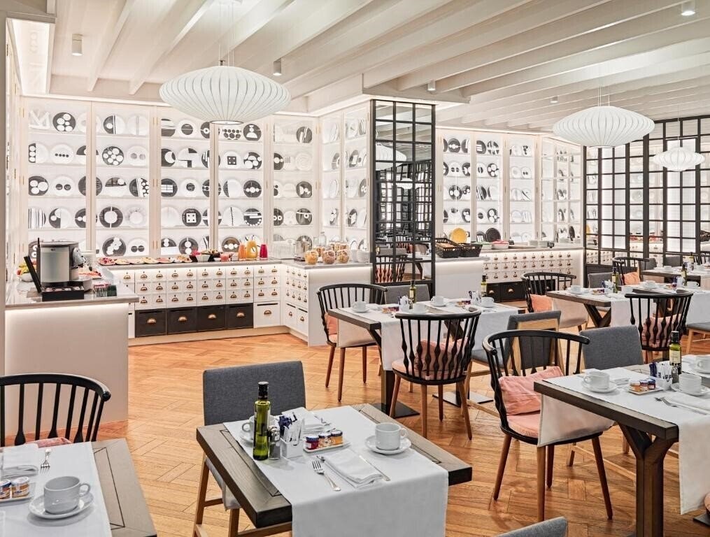 Зображення H10 Universitat 4*