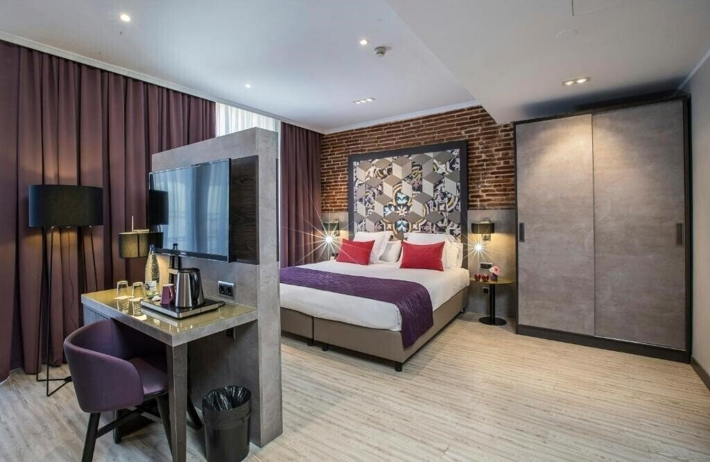 Фото Leonardo Hotel Barcelona Las Ramblas 3*