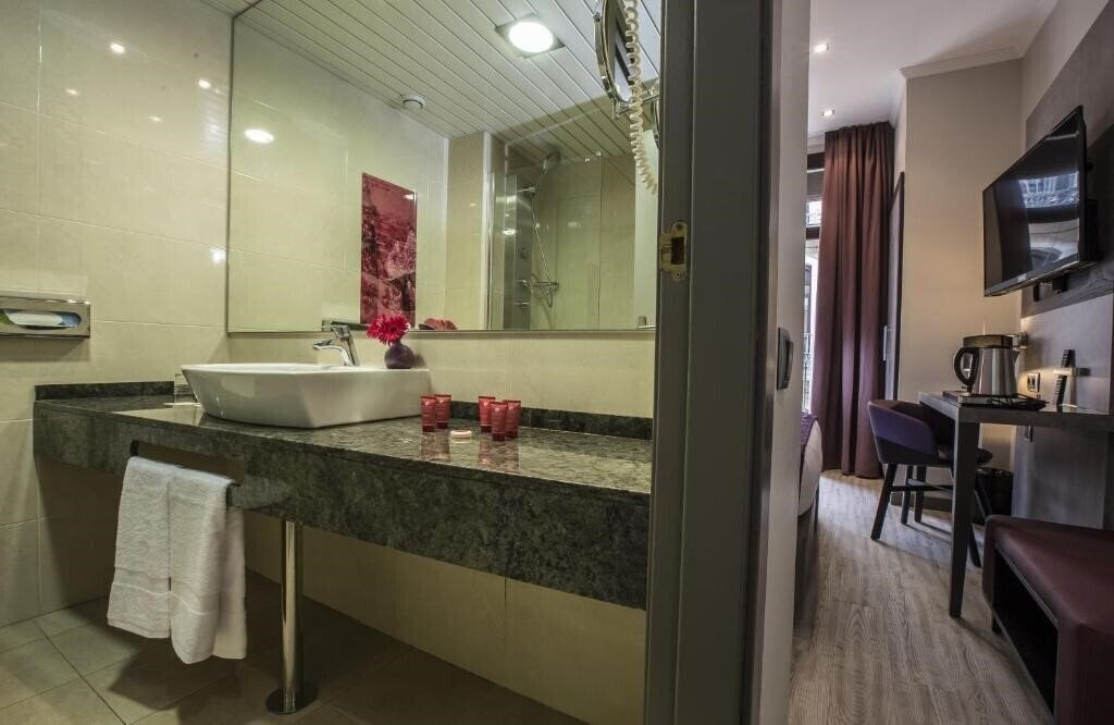 Изображение Leonardo Hotel Barcelona Las Ramblas 3*