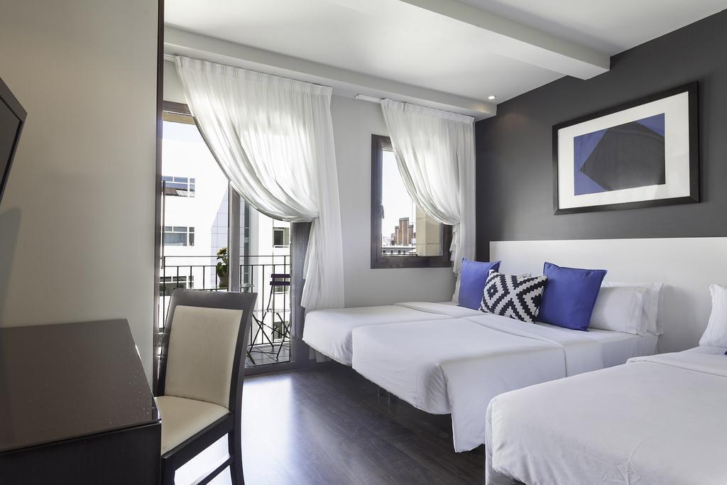 Готель Acta BCN 40 2*