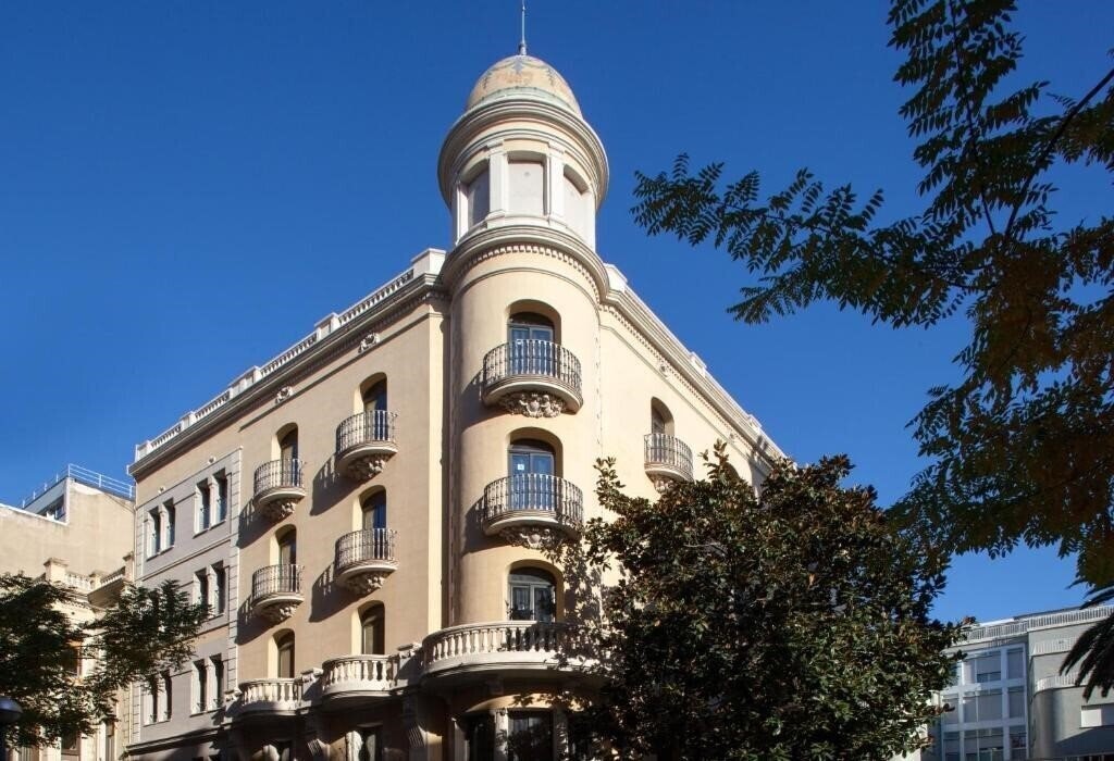 Отель Residencia Erasmus Gracia 3*