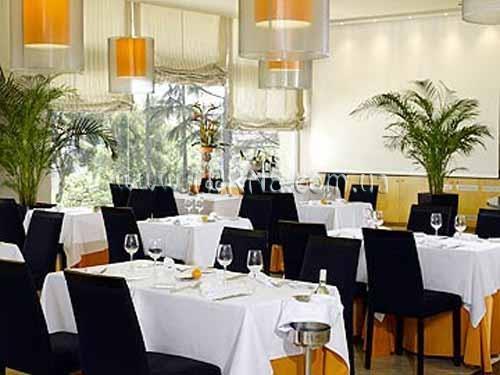 Готель Sercotel Ciutat de Montcada 4*