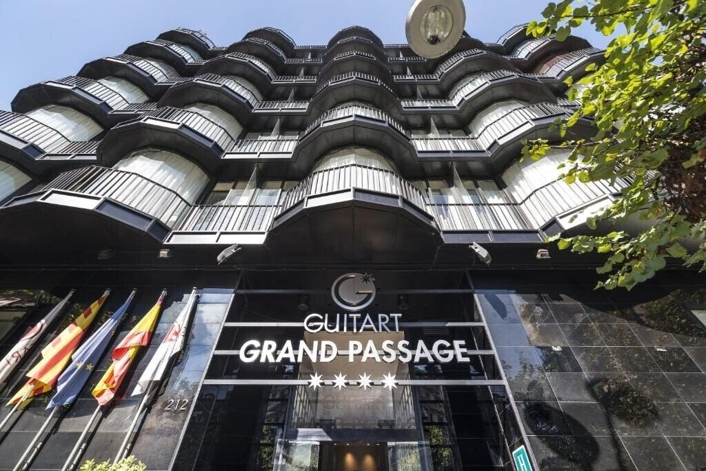 Готель Guitart Grand Passage 4*