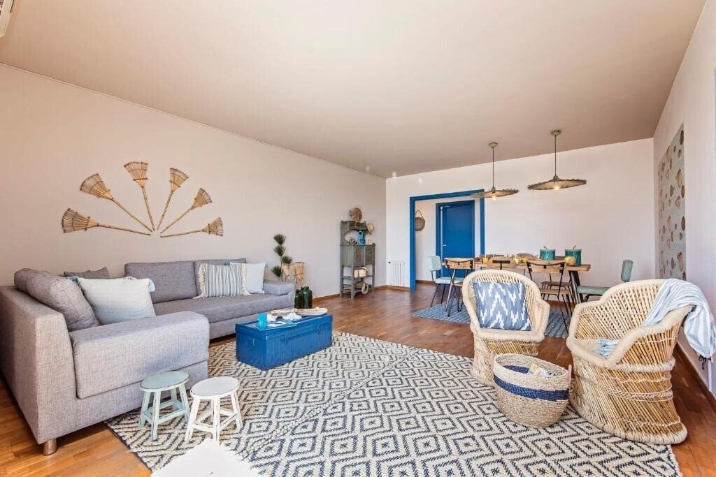 Отель Hotel Arts 5*