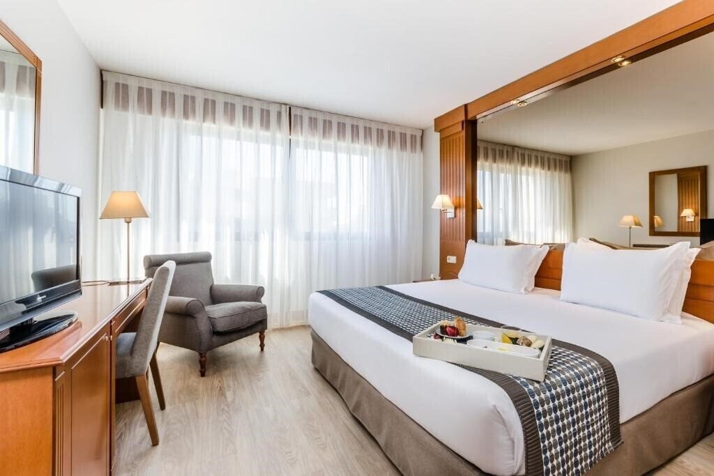 Готель Hotel Exe Campus 4*