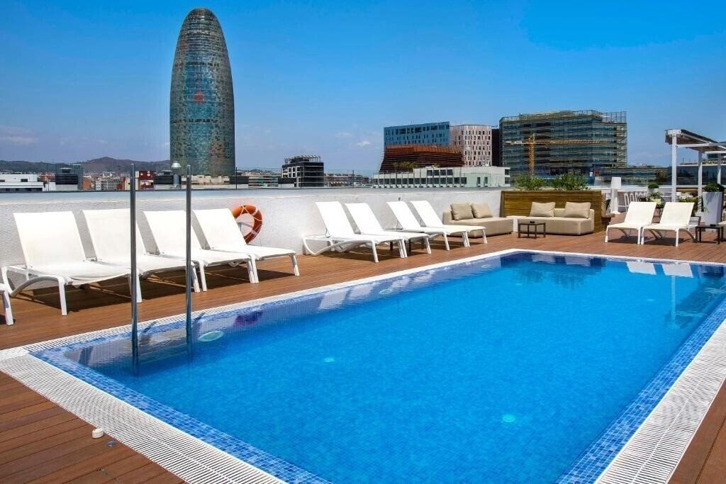 Отель Golden Tulip 4*