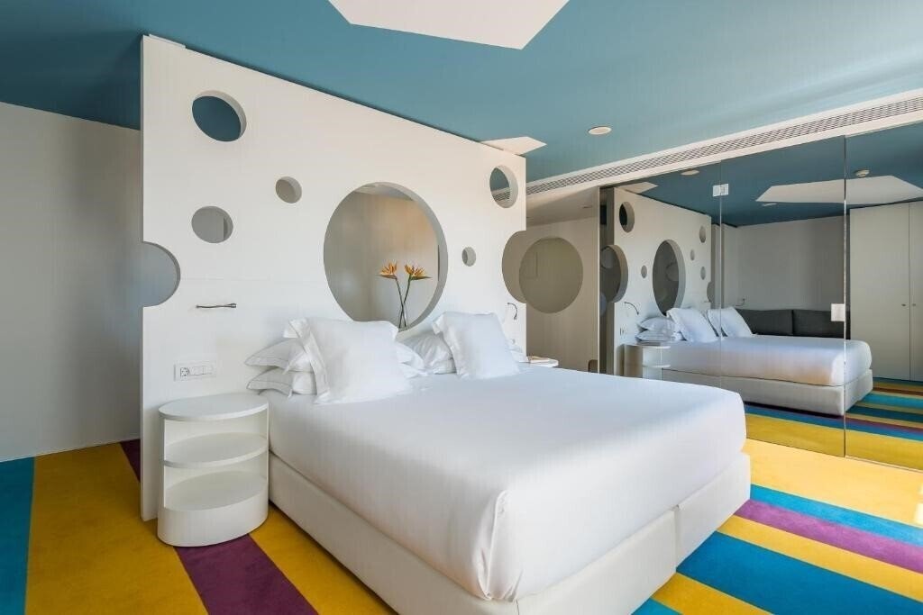 Готель Room Mate Pau 3*