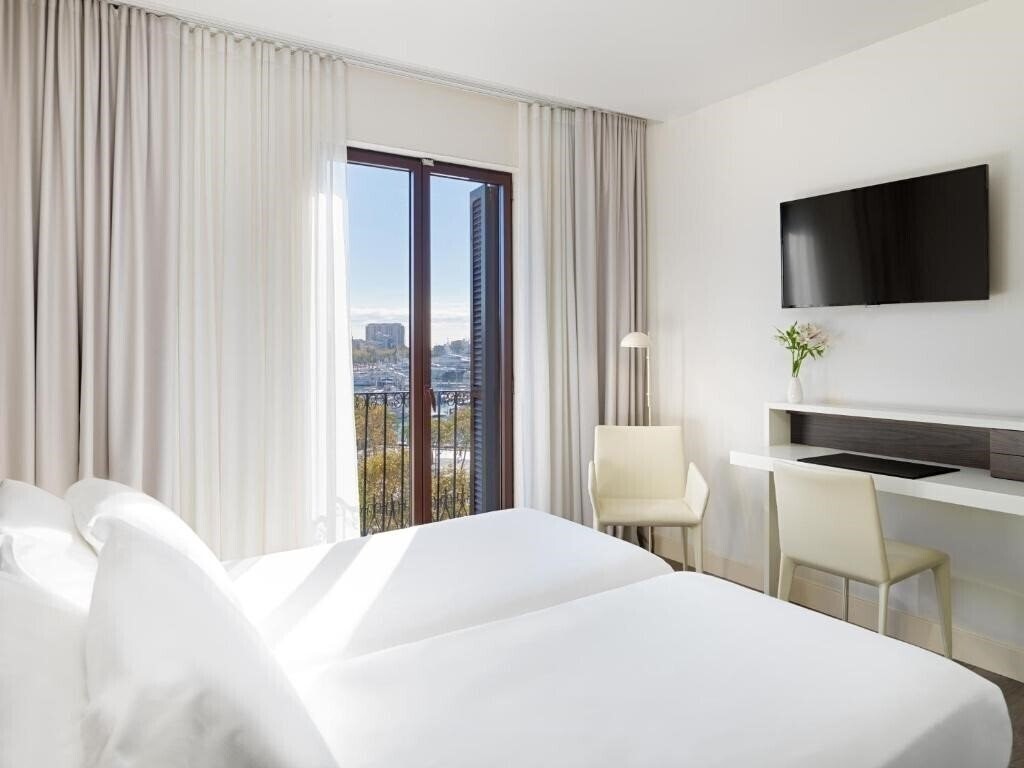 Картинка H10 Port Vell Super 4*