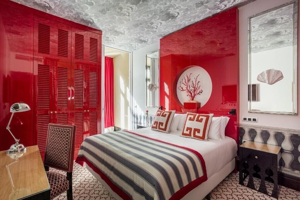 Готель Room Mate Anna 4*