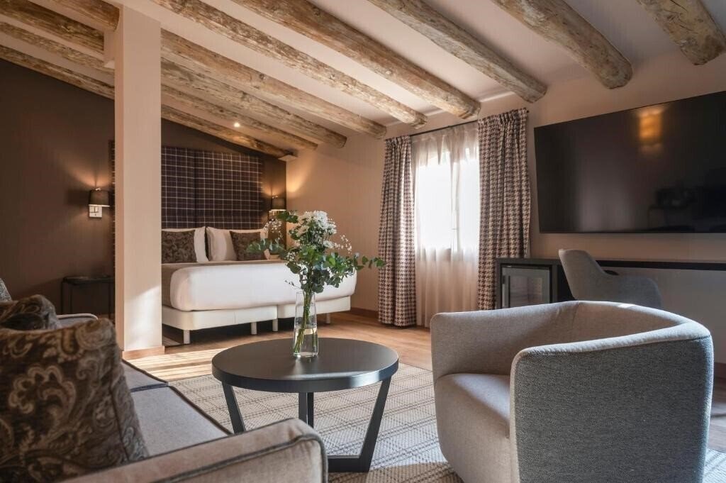 Отель Hesperia Barri Gotic 3*