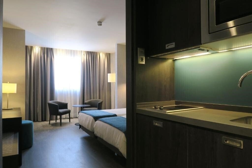 Готель Hg City Suites Barcelona 4*