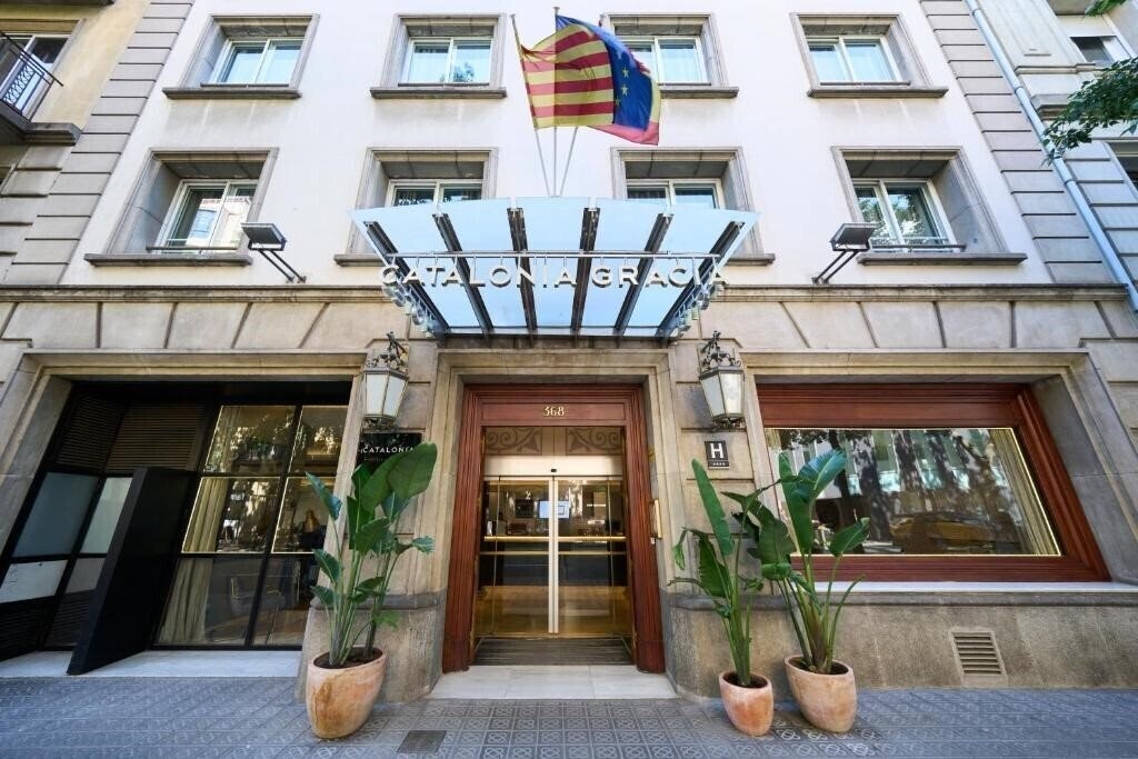Отель Catalonia Gracia 4*